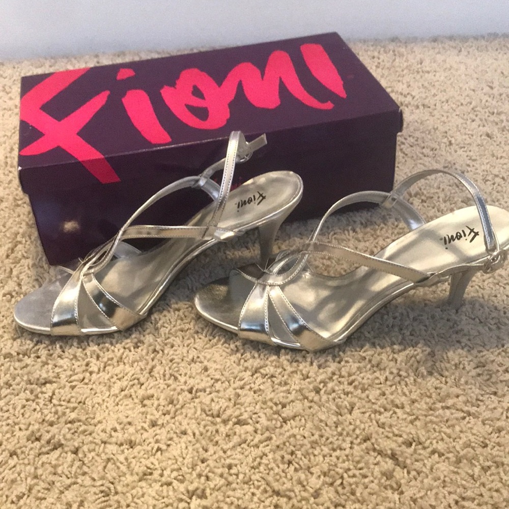 Heels - Picture 2 of 4